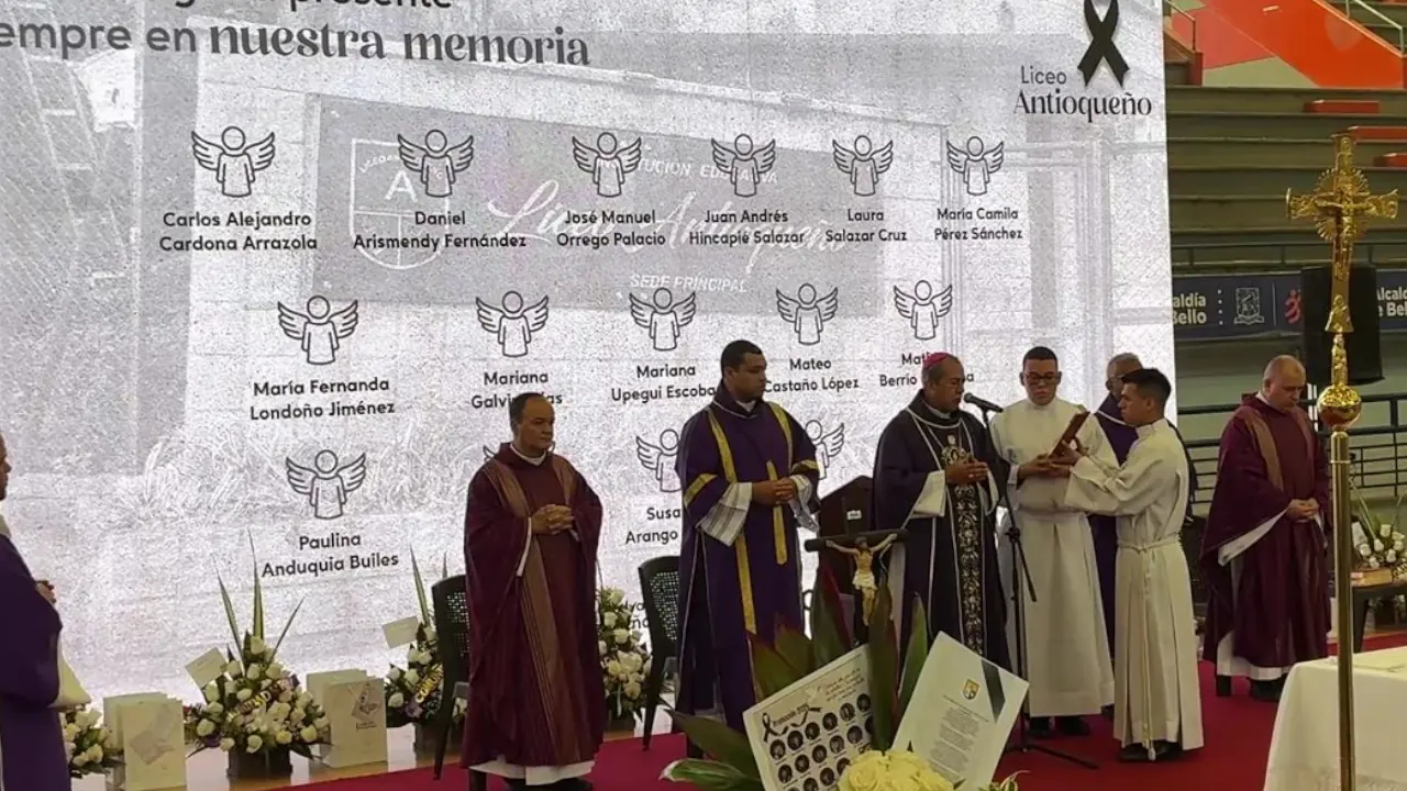 Alcaldía de Bello rindió tributo a los bachilleres del Liceo Antioqueño fallecidos en accidente vial