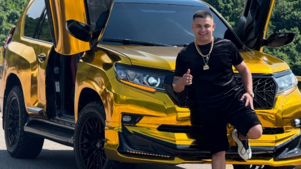 El 'Billetudo' vs. El 'Celador': a influencer que insultó agente de tránsito le inmovilizan su juguetico dorado en Medellín