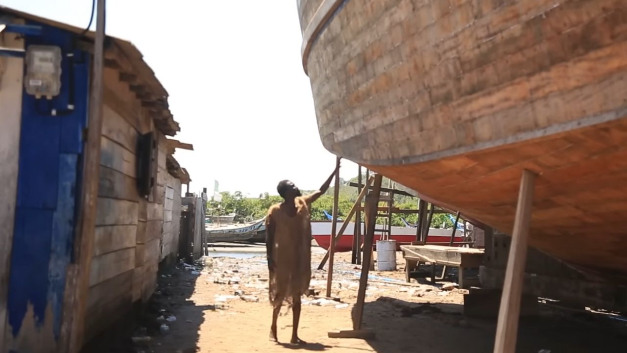 El ‘Noé’ de Ghana: ¿Delirio o verdad? El hombre que arma ocho barcas para el fin del mundo El 'Noé' de Ghana: ¿Delirio o verdad? El hombre que arma ocho barcas para el fin del mundo