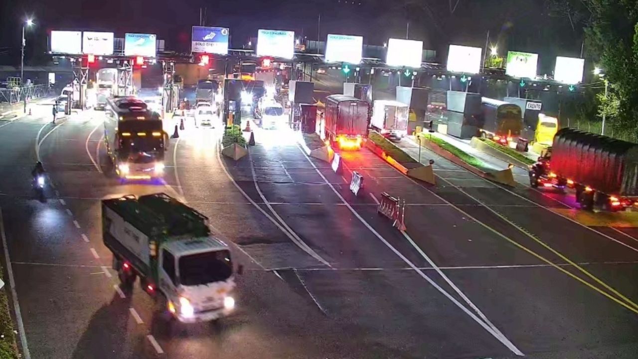 Habilitan por completo la Autopista Medellín-Bogotá después de explosión que dejó dos muertos Habilitan por completo la Autopista Medellín-Bogotá después de explosión que dejó dos muertos