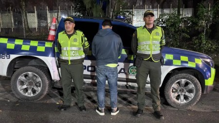 Lo pararon en un control vial en Antioquia y terminó capturado porque Interpol lo estaba buscando