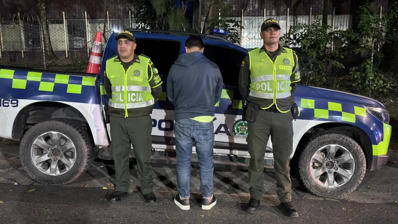 Lo pararon en un control vial en Antioquia y terminó capturado porque Interpol lo estaba buscando