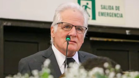 Uribe Londoño acusa al Centro Democrático: pasó de culpar a la izquierda a denunciar fracturas en la derecha MiguelUribeLondono