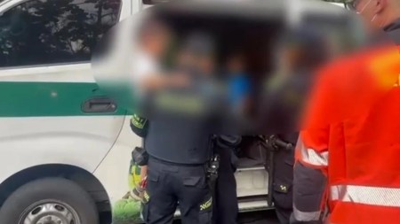 ¡En total abandono! Rescatan a tres niños que estaban solos y en riesgo en vivienda de Robledo NinosRescatados