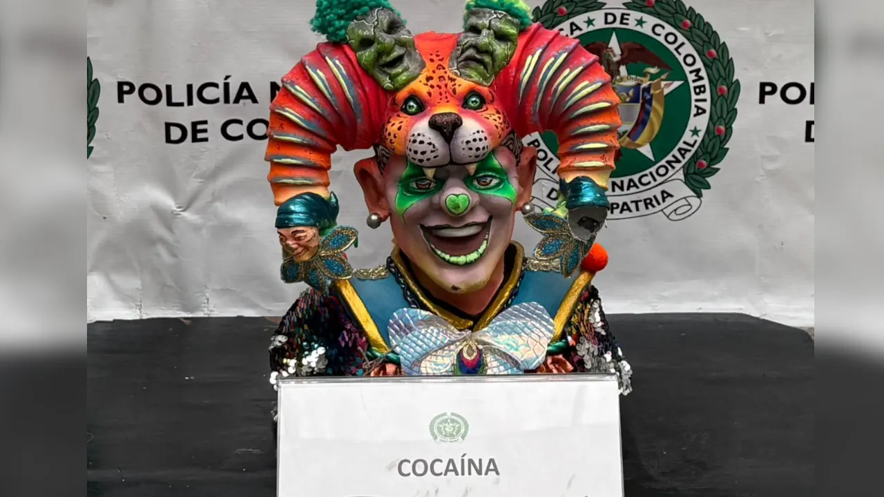 Perritos policías descubren cocaína oculta en una escultura que iban a enviar a España Perritos policías descubren cocaína oculta en una escultura que iban a enviar a España