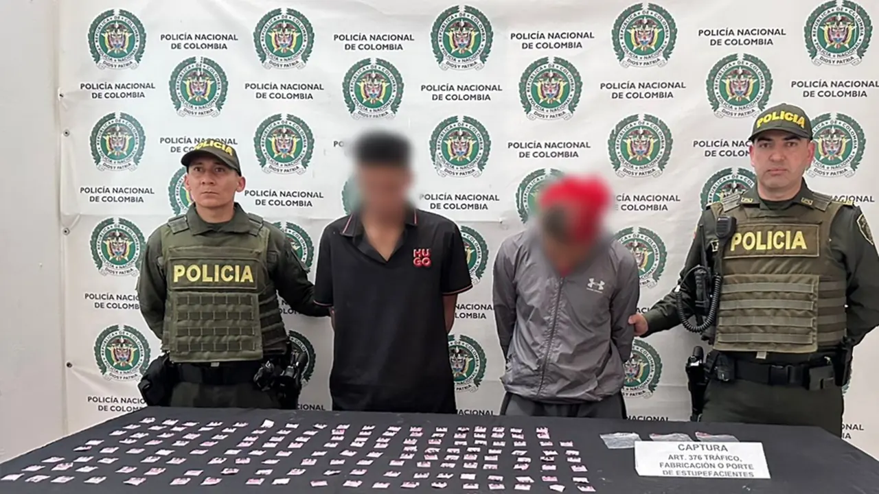 Policía detiene a hombres que transportaban 'vicio' en motocicleta en Hispania