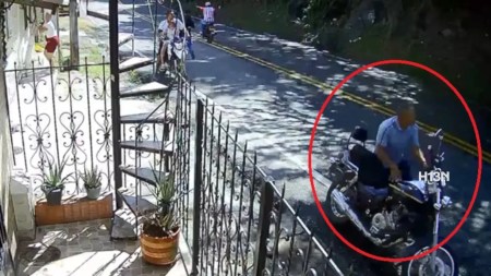 ¿Quién le responde si le pasa algo parecido a lo de Dabeiba? Preguntas tras roca gigante que aplastó una moto Video: Roca gigante bajó con fuerza y aplastó una moto en Dabeiba, Antioquia