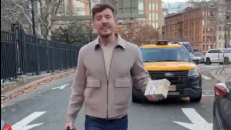 VIDEO: ¡Aguinaldo inesperado! MrBeast regala miles de dólares a conductores atrapados en el tráfico VIDEO: ¡Aguinaldo inesperado! MrBeast regala miles de dólares a conductores atrapados en el tráfico