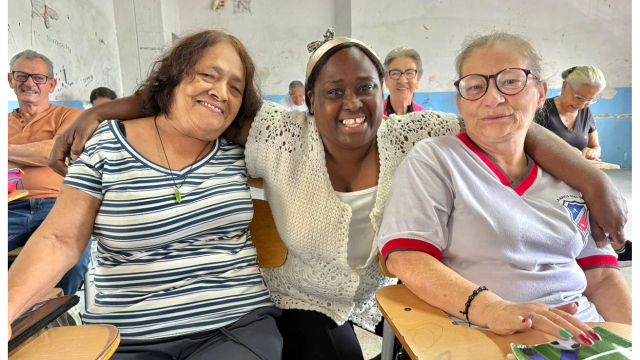 En Bello, las aulas se llenan de canas, cuadernos y nuevos comienzos 1 La educación se convierte en refugio: en bello la edad no es límite, sino motor para empezar de nuevo