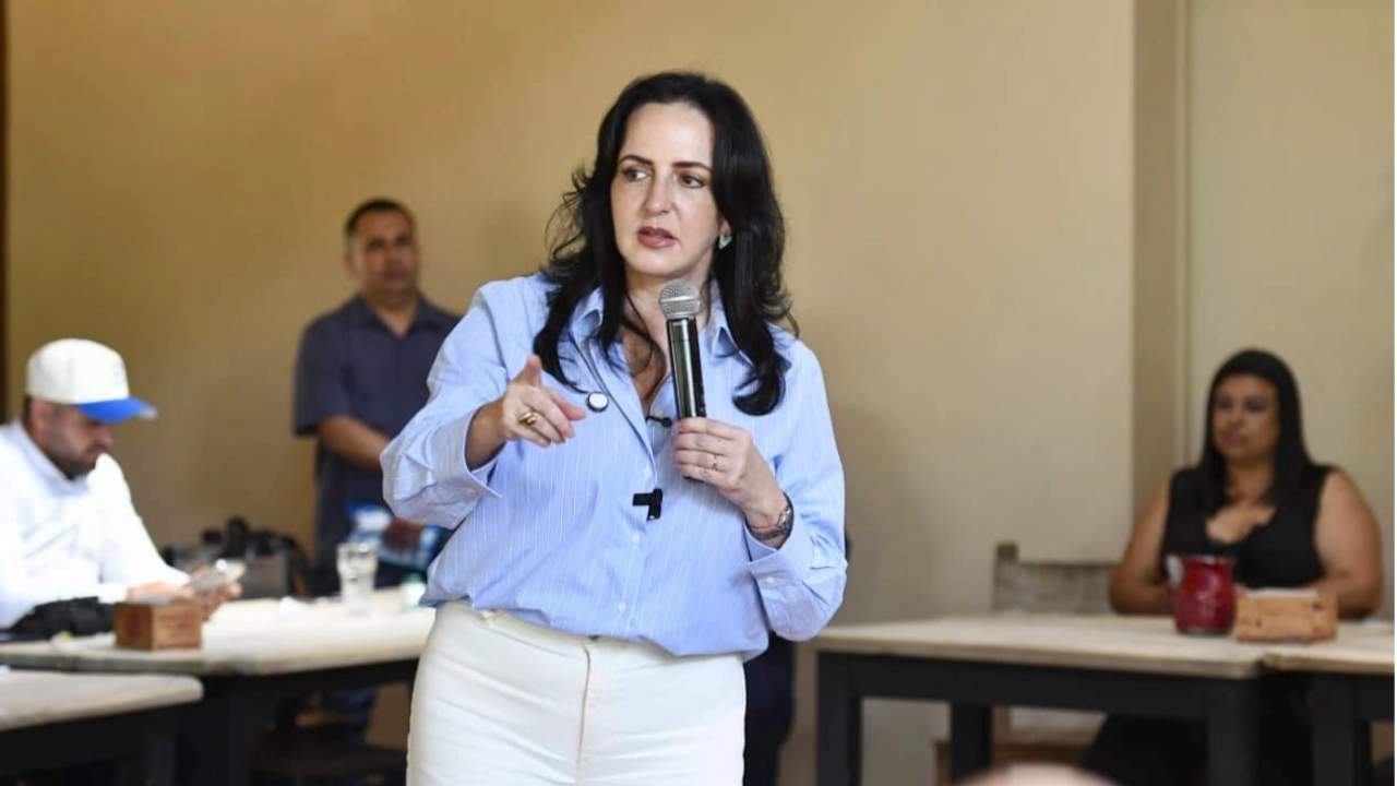 ¡Las tres mosqueteras! Cabal, Valencia y Holguín: Las cartas del uribismo que buscan un público en redes sociales 3 ¡Las tres mosqueteras! Cabal, Valencia y Holguín: Las cartas del uribismo que buscan un público en redes sociales