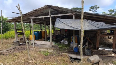 El laboratorio destruido estaba ubicado en zona rural de Carmen del Darién y era usado para el procesamiento de pasta base de coca