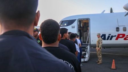 ¡Para la casa! Panamá deportó a 43 ciudadanos y llegaron a el aeropuerto de Rionegro deportados de panama