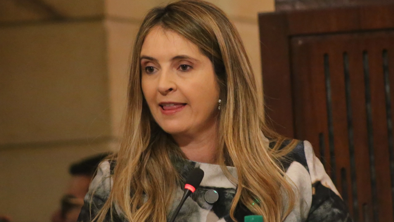 ¡Las tres mosqueteras! Cabal, Valencia y Holguín: Las cartas del uribismo que buscan un público en redes sociales 1 ¡Las tres mosqueteras! Cabal, Valencia y Holguín: Las cartas del uribismo que buscan un público en redes sociales