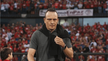 El técnico del Independiente Medellín, Alejandro Restrepo, volverá al banquillo este jueves en el clásico 342 contra Atlético Nacional