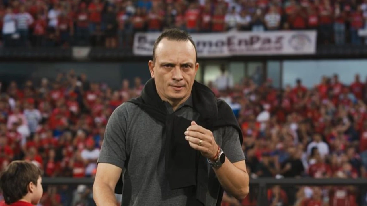 El técnico del Independiente Medellín, Alejandro Restrepo, volverá al banquillo este jueves en el clásico 342 contra Atlético Nacional