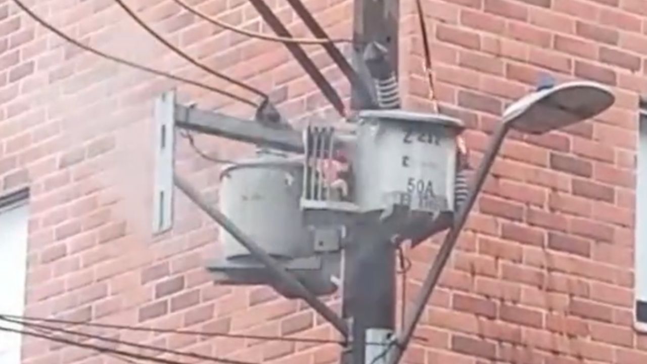 ¡Susto en Itagüí! explotó y se prendió fuego un transformador