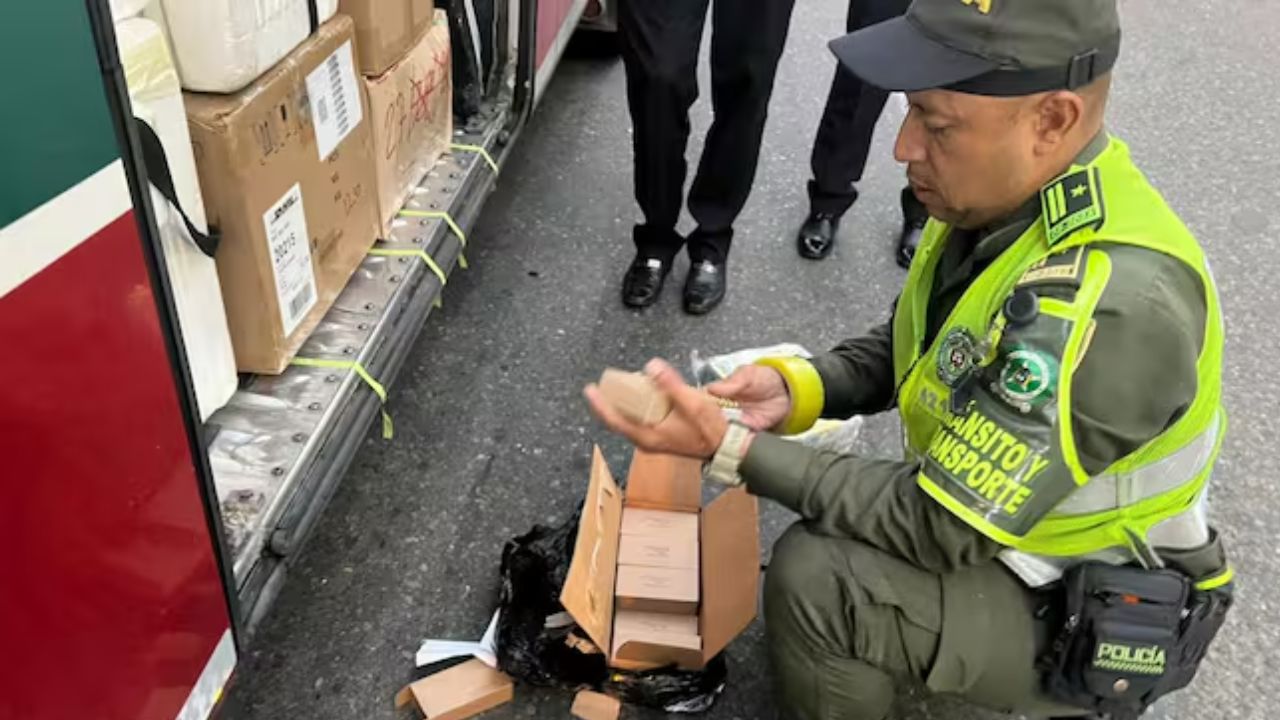 ¿Para quién eran tantas balas? La Policía incautó 715 cartuchos 9 mm que viajaban en el maletero en un bus
