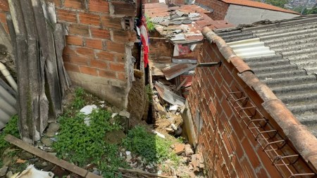 DAGRD evacuó a tiempo seis viviendas en Medellín, una de ellas colapsó horas después