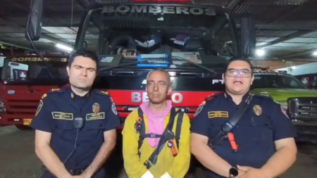 Desde el 30 de diciembre bomberos luchan contra incendio en el Cerro Quitasol provocado, al parecer, por una fogata Desde el 30 de diciembre bomberos luchan contra incendio en el Cerro Quitasol provocado, al parecer, por una fogata