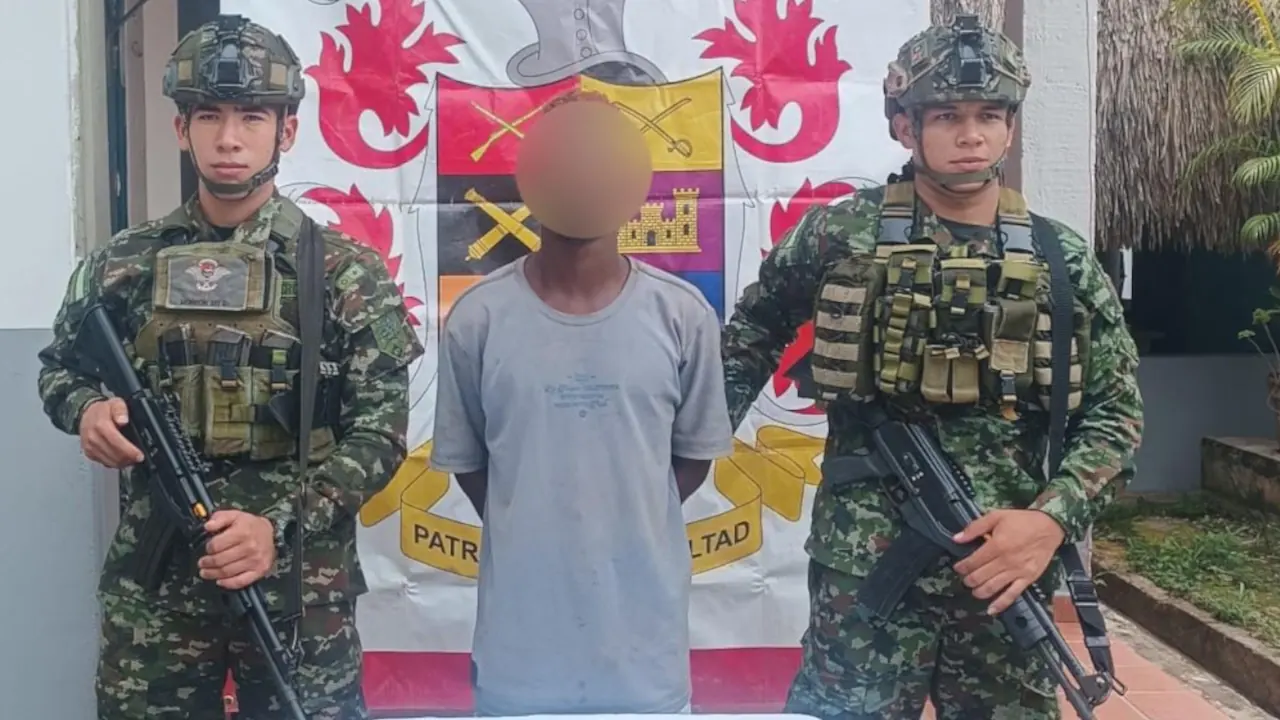 Ejército y Policía capturan a “Starlink” y descubren depósito de explosivos en Antioquia