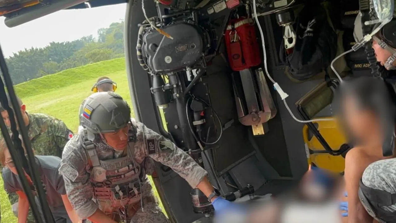 Helicóptero «Ángel» evacuó a tres soldados heridos en campo minado en zona rural de Anorí, Antioquia Helicóptero "Ángel" evacuó a tres soldados heridos en campo minado en zona rural de Anorí, Antioquia