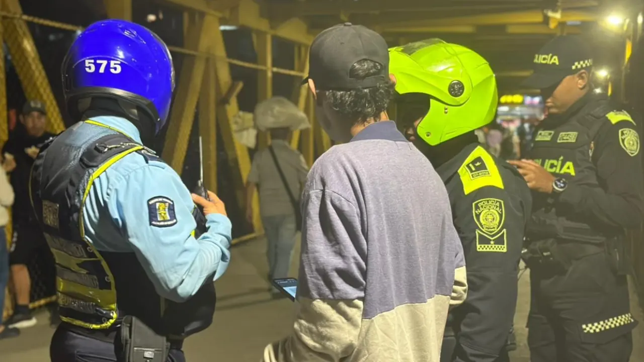 Operativos simultáneos en Laureles y San Javier terminan con ocho personas capturadas