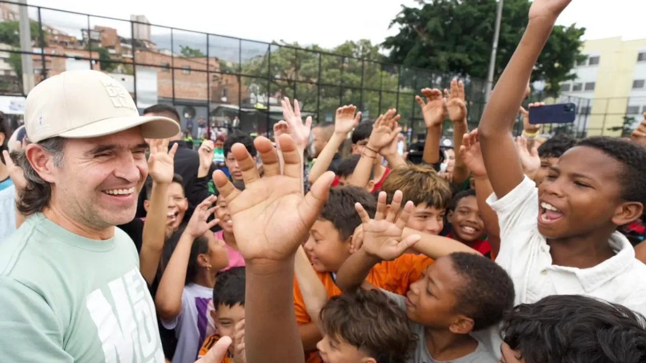 Federico Gutiérrez confirma entrada gratuita para 3.000 niños al partido con Messi en Medellín