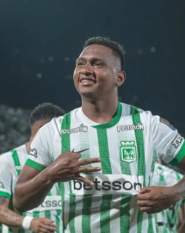 Alfredo Morelos seguirá vistiendo la camiseta de Atlético Nacional por tres años
