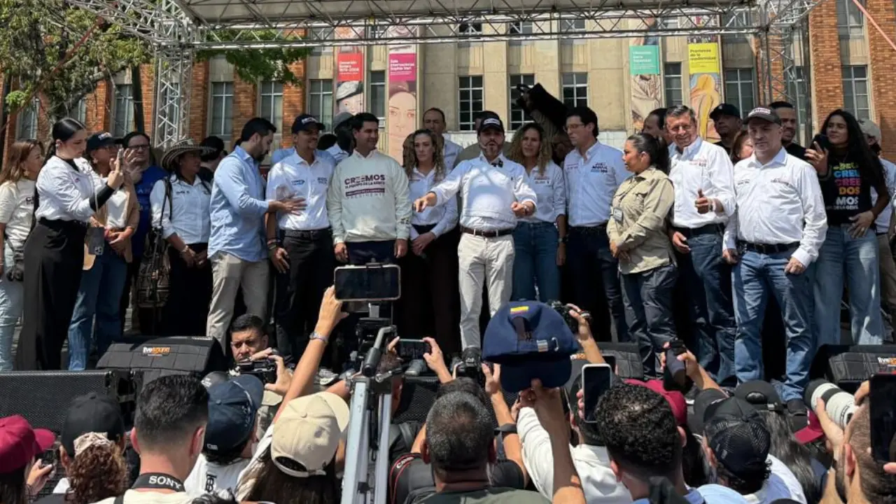 En evento en Medellín Creemos, el movimiento de 'Fico' Gutiérrez, hizo oficial su respaldo a Abelardo de la Espriella