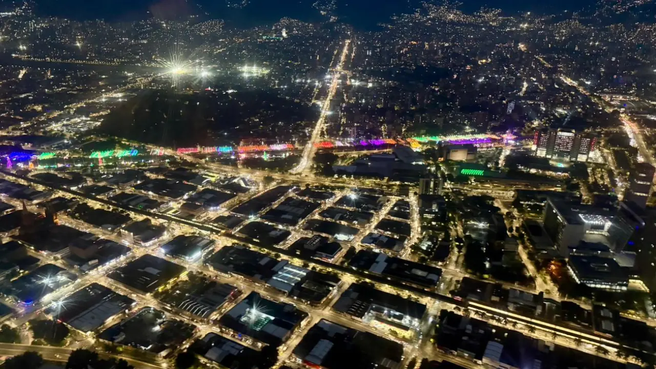 La FAC en Antioquia refuerza la seguridad vial desde el aire durante el primer puente festivo del 2026