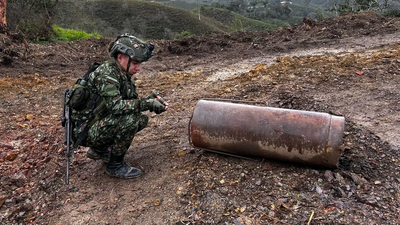 Ejército destruyó seis explosivos sobre vías que conectan Anorí con Medellín