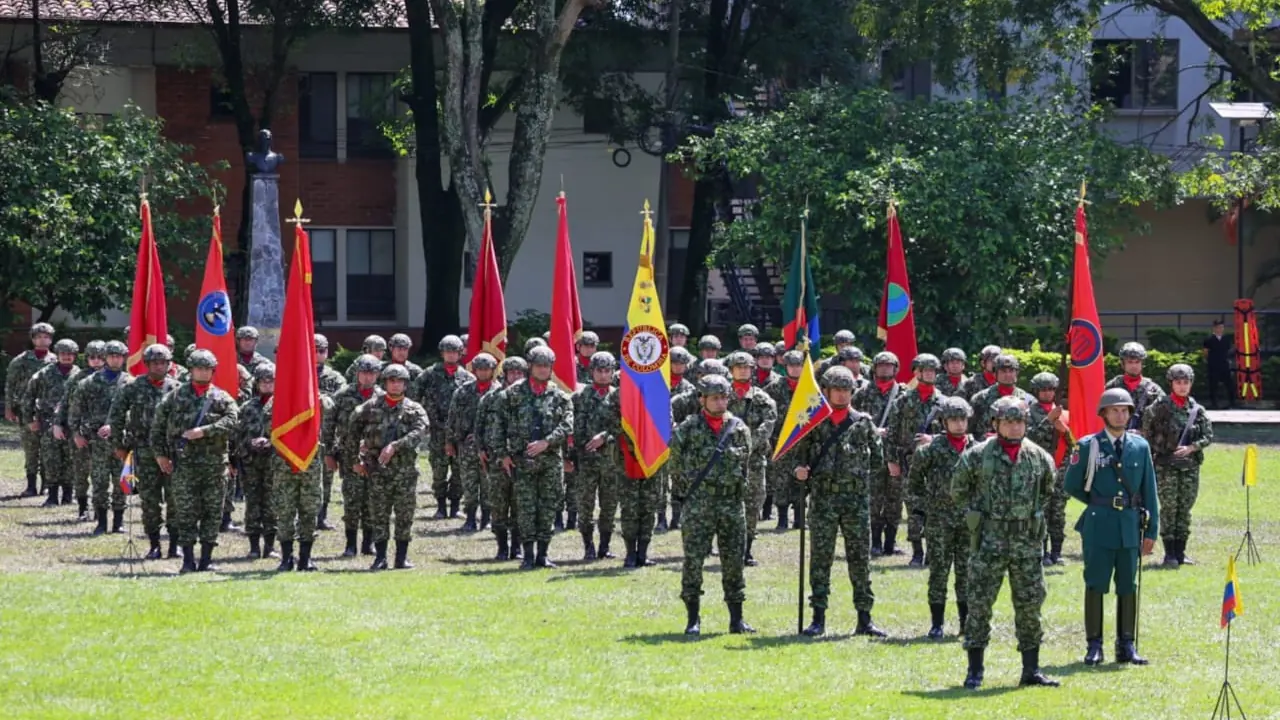 El Ejército Nacional oficializa el cambio de mando en la Séptima División durante acto realizado en Medellín