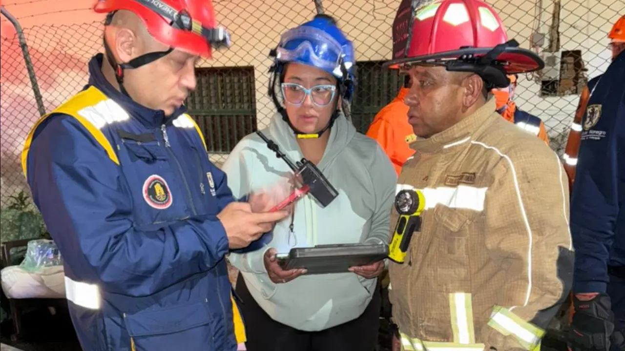 Fotos: Tres locales y una vivienda en Rionegro afectados por incendio que ya fue controlado por bomberos 4 Tres locales y una vivienda en Rionegro afectados por incendio que ya fue controlado por bomberos