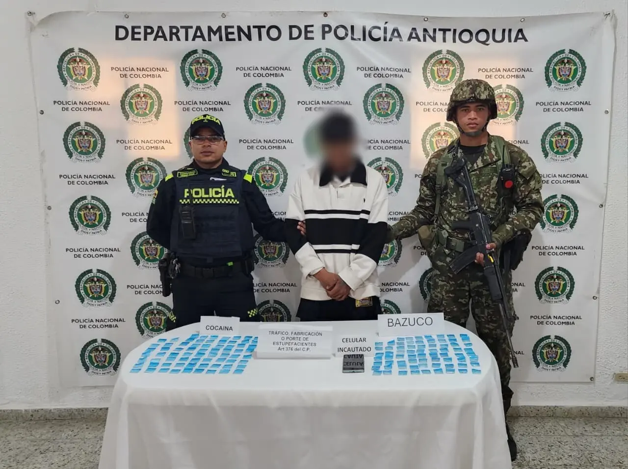 Policía realiza operativos en Antioquia y captura personas por porte de armas, drogas y motos robadas