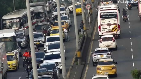 Accidente de tránsito provoca congestión y paso lento en la Autopista Norte