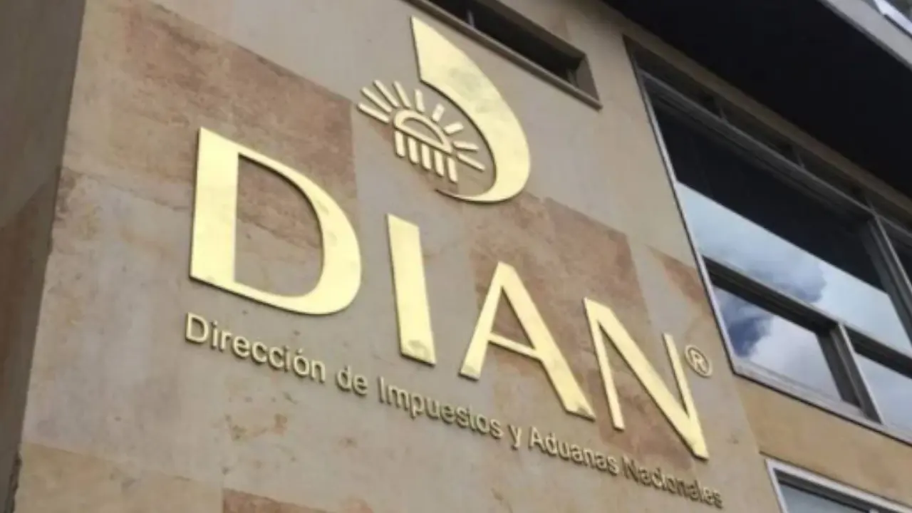 DIAN incauta 40.000 accesorios de vehículos en Medellín y frena contrabando DIAN incauta 40.000 accesorios de vehículos en Medellín y frena contrabando