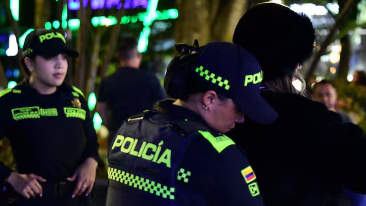 El trago les cayo mal rinas y peleas familiares pusieron a correr a la Policia en ano nuevo en Medellin