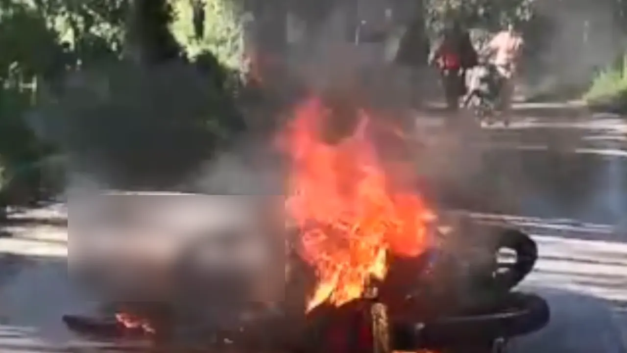 Hombre queda calcinado junto a una motocicleta en una vía rural del Suroeste de Antioquia