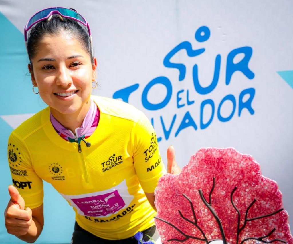 De La Ceja para el mundo, la ciclista Paula Patiño es campeona del tour femenino El salvador 2026 1 La antioqueña Paula Patiño, se consagró campeona tras ganar la última etapa de la competencia tras obtener el mejor tiempo de la carrera