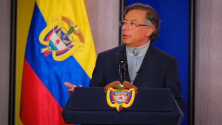 Petro sancionado por desacato: pagará 15 salarios mínimos por no pedir disculpas a gerente de Coosalud Petro insiste en defender salario mínimo y asegura que aumento de precios es “mentira”