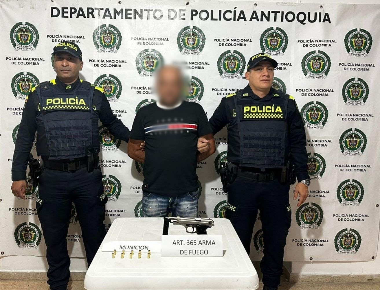 Policía realiza operativos en Antioquia y captura personas por porte de armas, drogas y motos robadas
