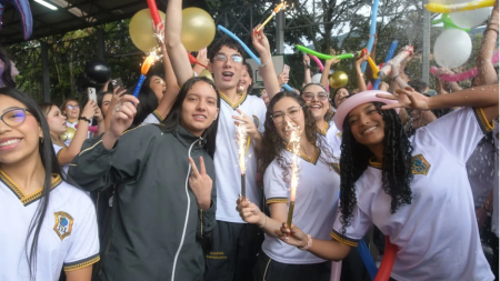 Medellín abre el calendario escolar 2026 con más de 280.000 estudiantes en las aulas REGRESOACLASES