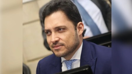 Senador reclama al Gobierno aclarar las razones tras un mes de la decretada emergencia económica Senador reclama al Gobierno aclarar las razones tras un mes de la declarada la emergencia económica