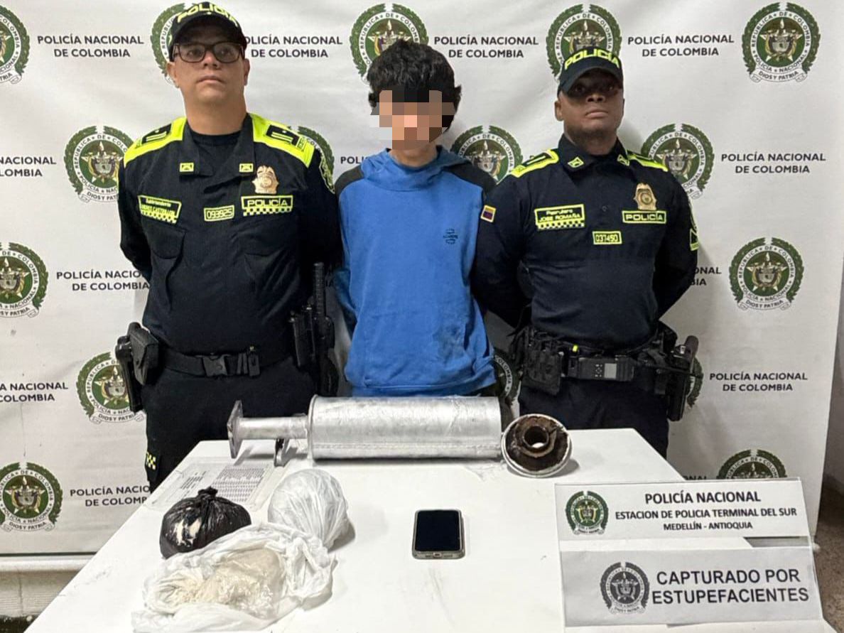 Mofle cargado: descubren 800 gramos de base de coca en la Terminal del Sur