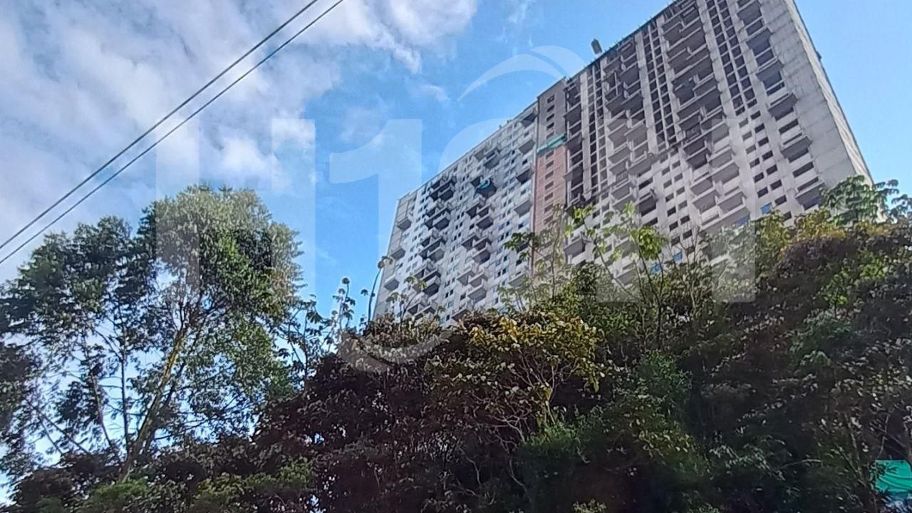 FOTOS: En Sabaneta un edificio gigante estaría en peligro de caer en el sector de la loma San José 3 juan david 5