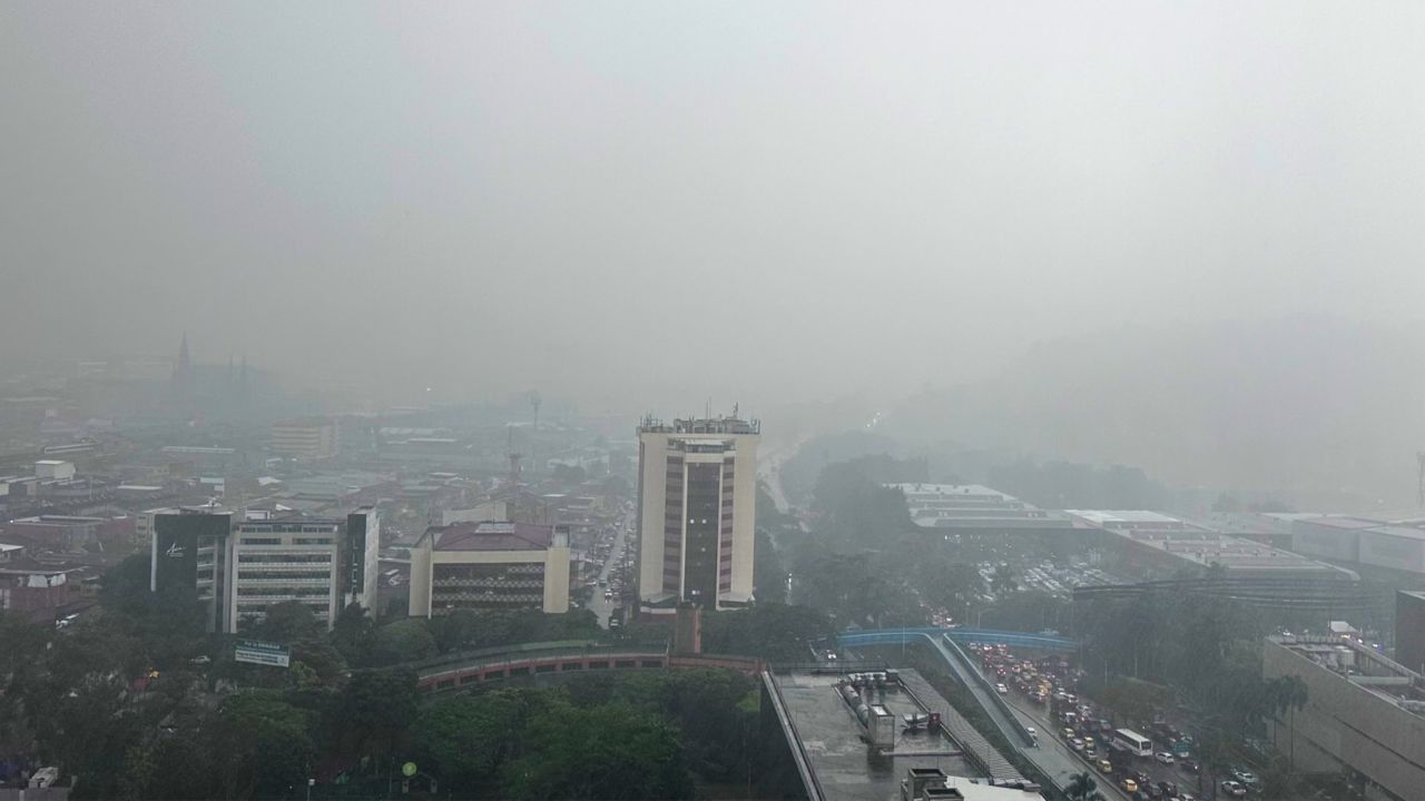 VIDEO: ¿Dónde lo agarró el agua? llueve muy fuerte en Medellín y sus alrededores lluvia en medellin