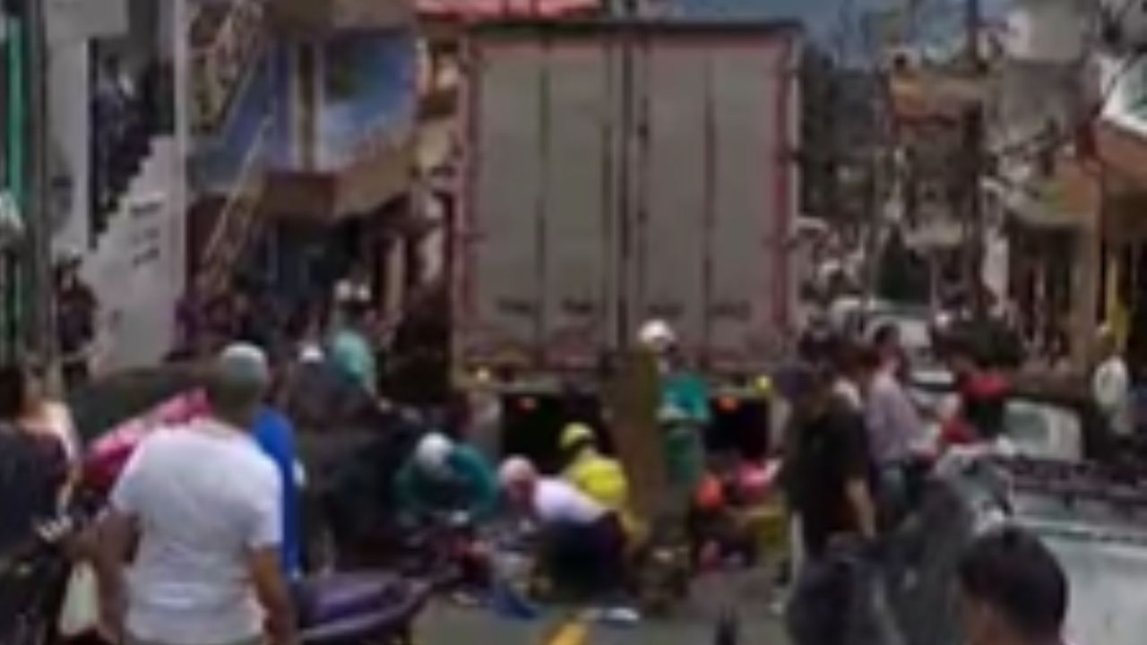 Un hombre bajó «a lo que daba» por la «calle larga» en Manrique y terminó debajo de un camión manrique
