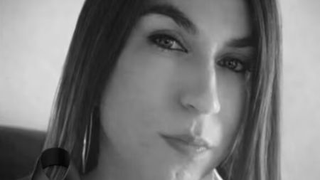 mujer trans ceja