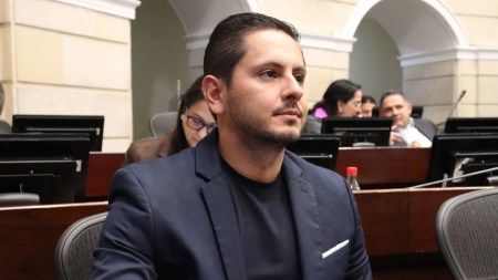 “Es una humillación. Colombia tiene que reaccionar”: senador Esteban Quintero culpa a Gustavo Petro por la crisis en la salud El congresista responsabilizó al Gobierno por las deudas de las EPS y el deterioro en la atención en salud