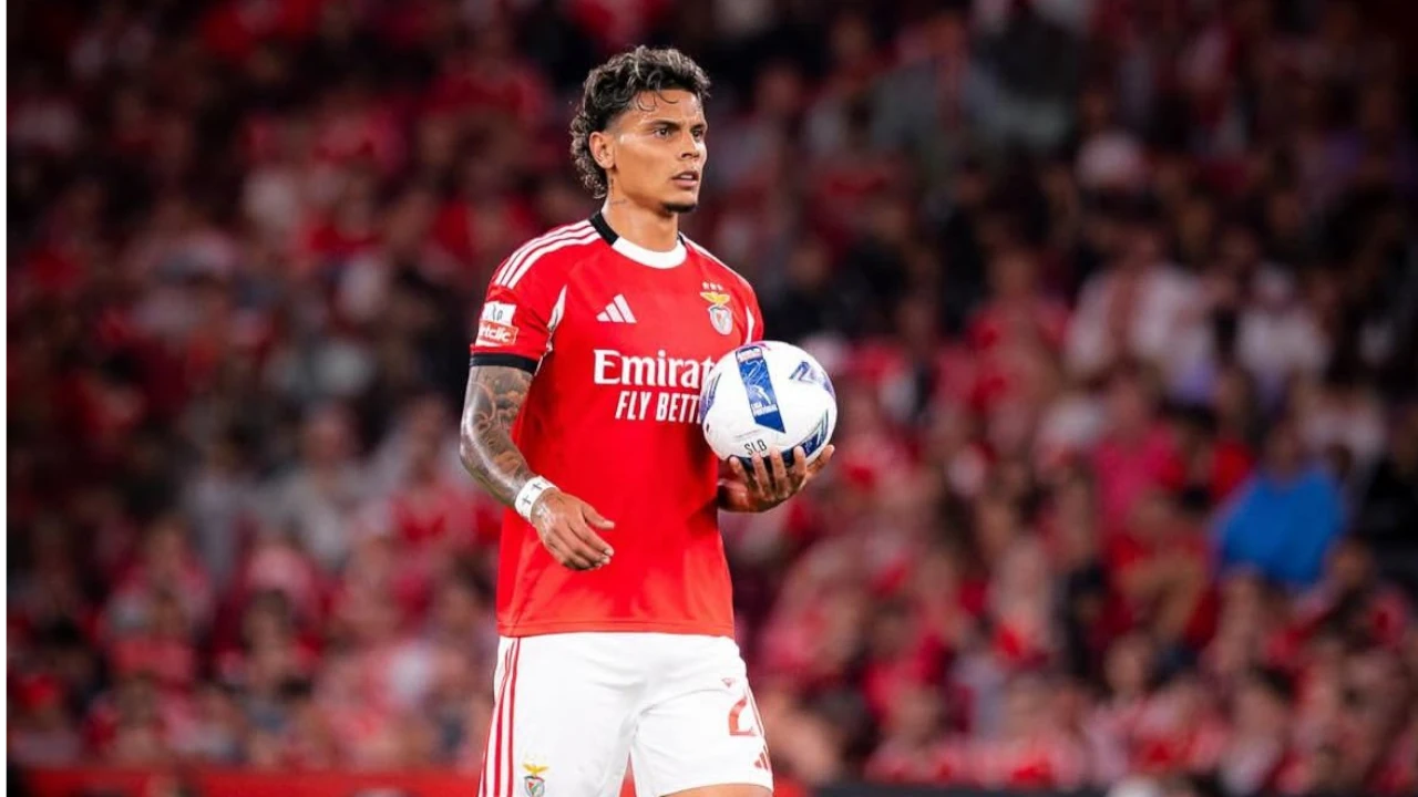 El Benfica confirmó este jueves la lesión del mediocampista Richard Ríos, quien sufrió una luxación anterior traumática del hombro derecho